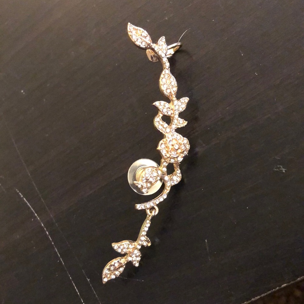 Gold rhinestone Earcuff